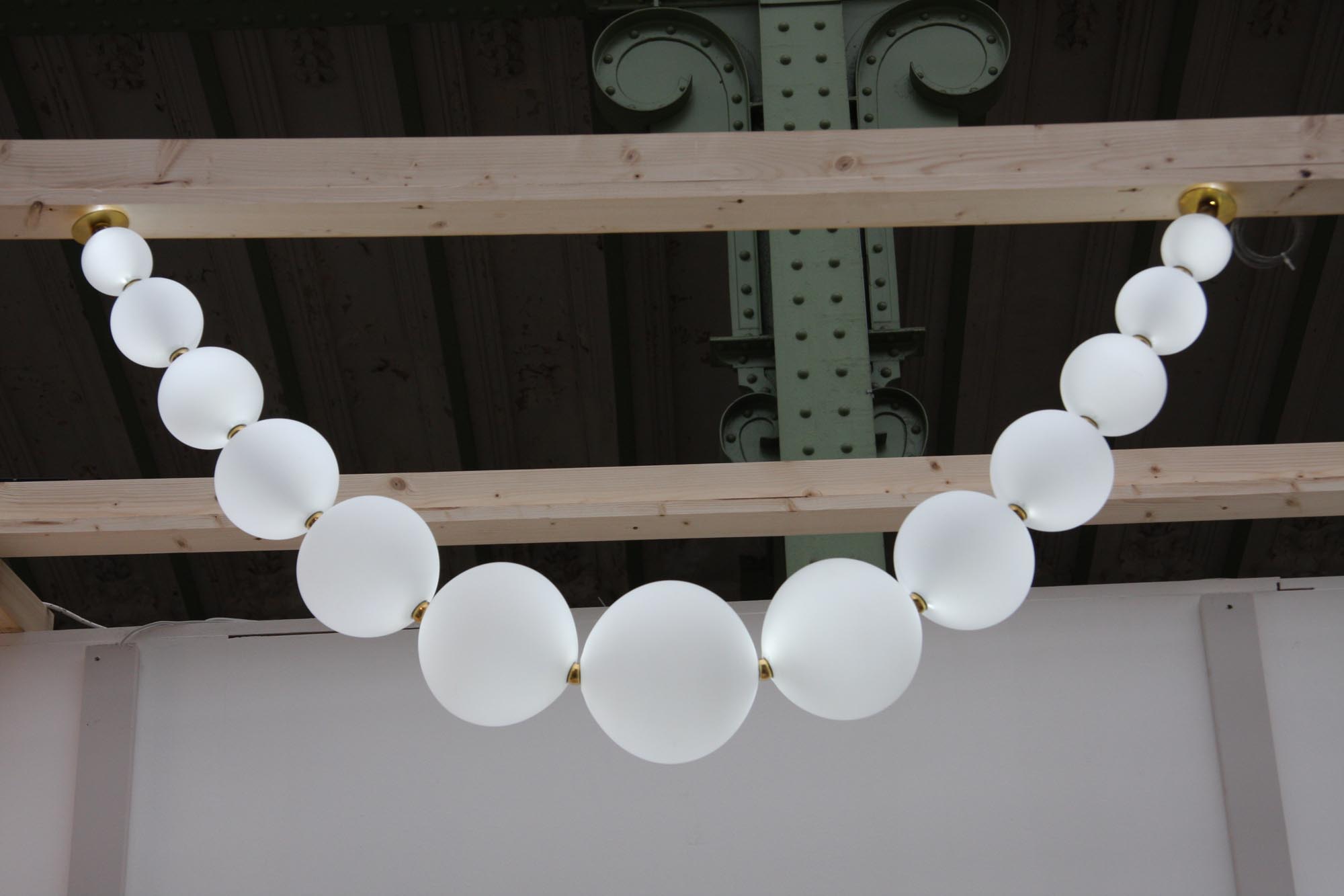 Lustre Collier de Perles - Verre soufflé bouche, Laiton, LEDs - L120xD10-23xH120cm