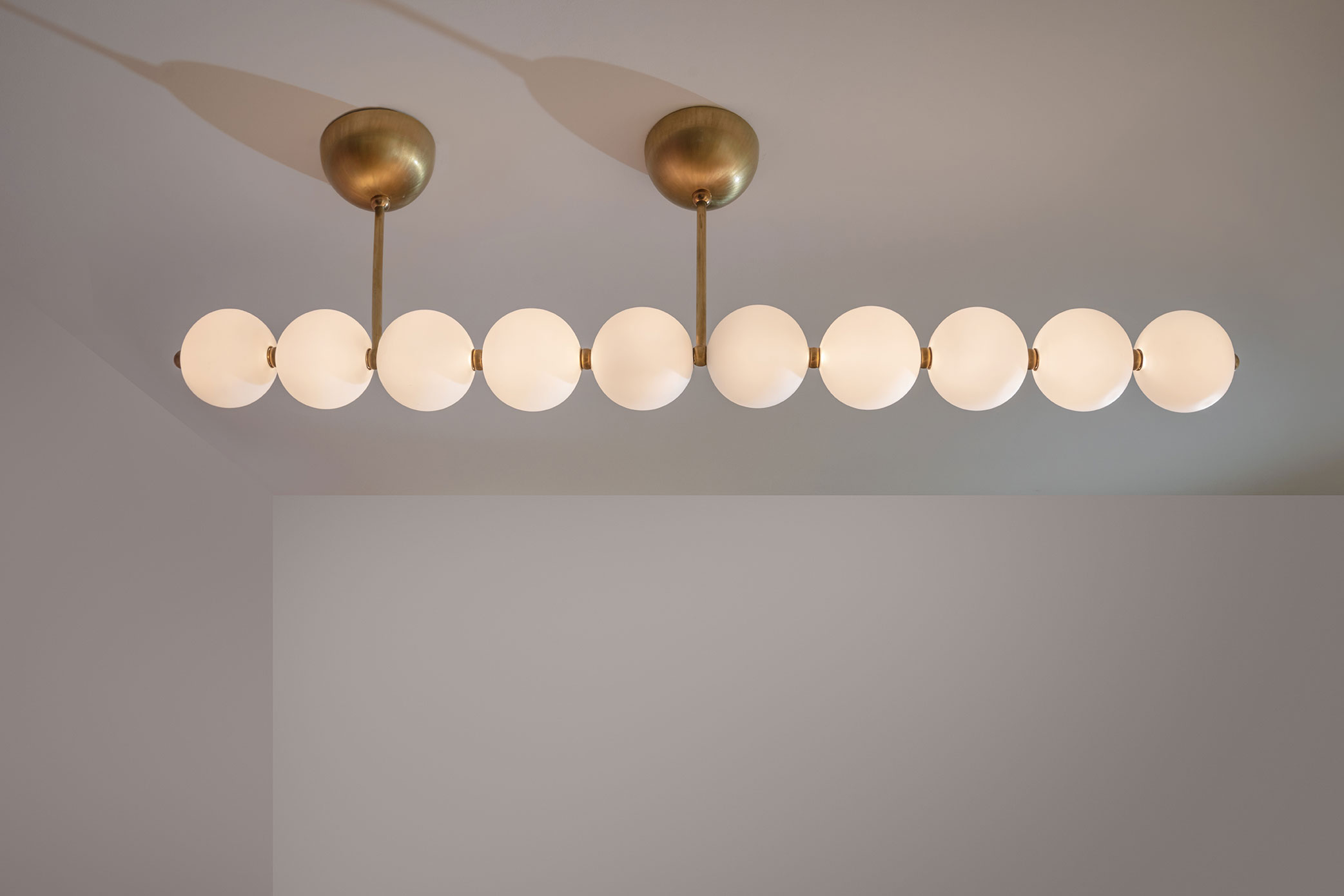 Ligne de Perles chandelier - 2 asymetrical cups - 133x37x12cm