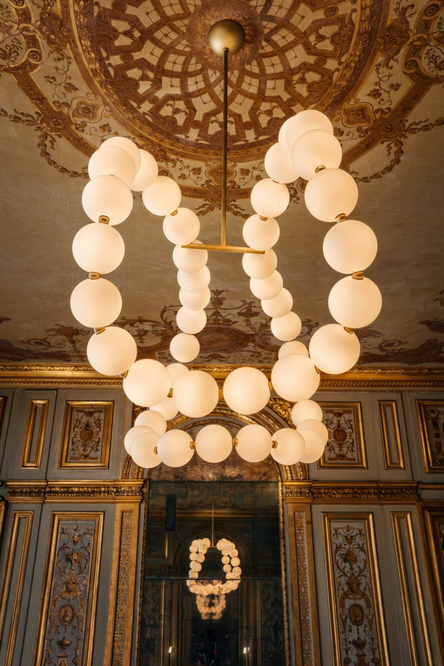 Courbes Pearl Necklace chandelier 115x70xH150cm